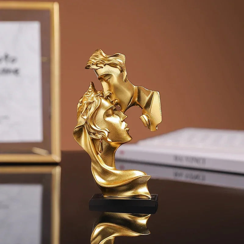 "Lovers" Figure